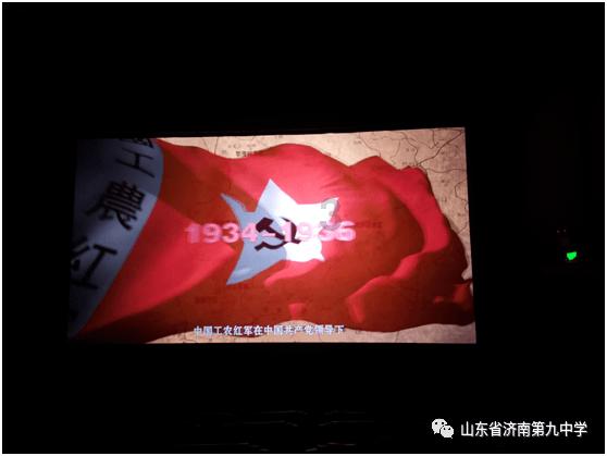 TA：曼联今天同伯恩利进行封闭比赛，马奎尔、卢克-肖复出登场